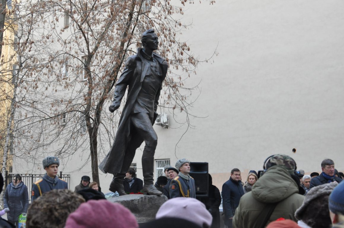 Открытие памятника Михаилу Дудину