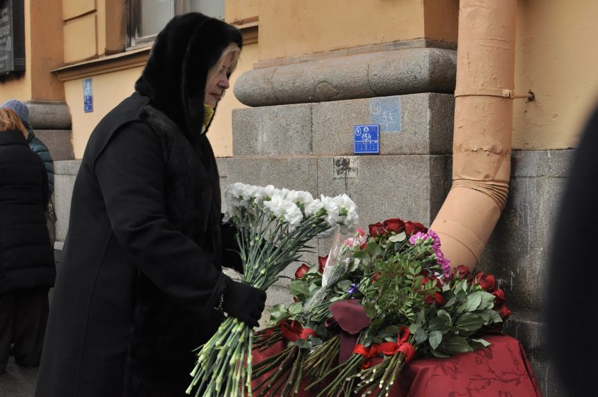 На Малой Посадской торжественно открыли мемориальную доску Даниилу Гранину