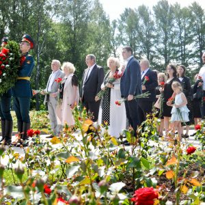 В День памяти и скорби делегация Общественной палаты Петербурга почтила память жертв Великой Отечественной войны