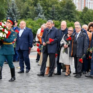 Представители Общественной палаты Петербурга почтили память жертв Ленинградской битвы