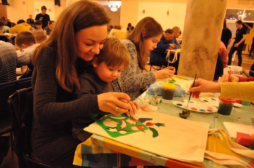 Общественная палата Санкт-Петербурга поддержала благотворительную акцию «Мы рисуем всей семьей»
