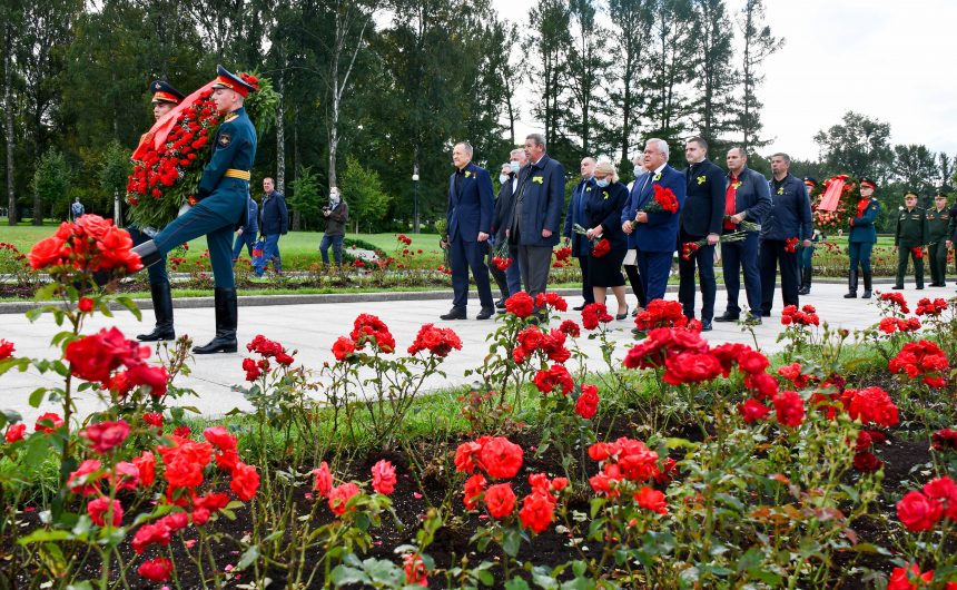 Делегация Общественной палаты Санкт-Петербурга почтила память жертв блокады Ленинграда