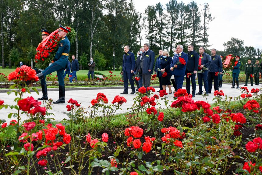 Делегация Общественной палаты Санкт-Петербурга почтила память жертв блокады Ленинграда