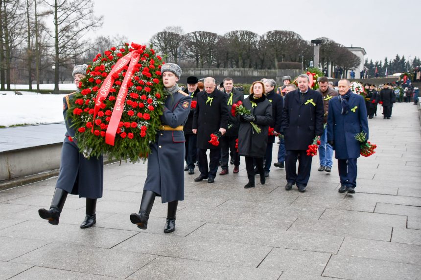 Делегация Общественной палаты Санкт‑Петербурга почтила память жертв блокады Ленинграда на Пискарёвском мемориальном кладбище