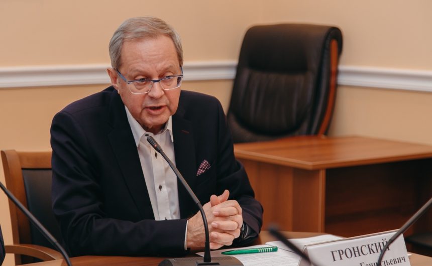 Владимир Гронский призвал прививать детям любовь к чтению через использование современных социальных сетей