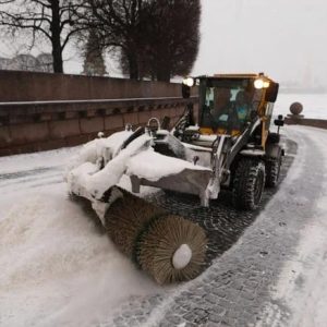 Петербуржцы могут обратиться на горячую линию по поводу уборки улиц и тротуаров в городе