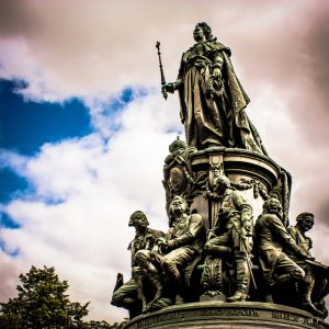 6 декабря 1873 года в сквере перед Александринским театром был открыт памятник Екатерине II