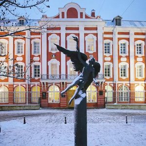Алексей Демидов, член Общественной палаты Санкт-Петербурга, председатель «Совета ректоров вузов Санкт-Петербурга и Ленинградской области» отметил, что вузы Санкт-Петербурга продолжат работать в смешанном формате обучения в ближайшее время