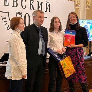 Дмитрий Солонников, член Общественной палаты Санкт-Петербурга, наградил победителей и призеров конкурса «Золотое Зерно» в Доме журналиста