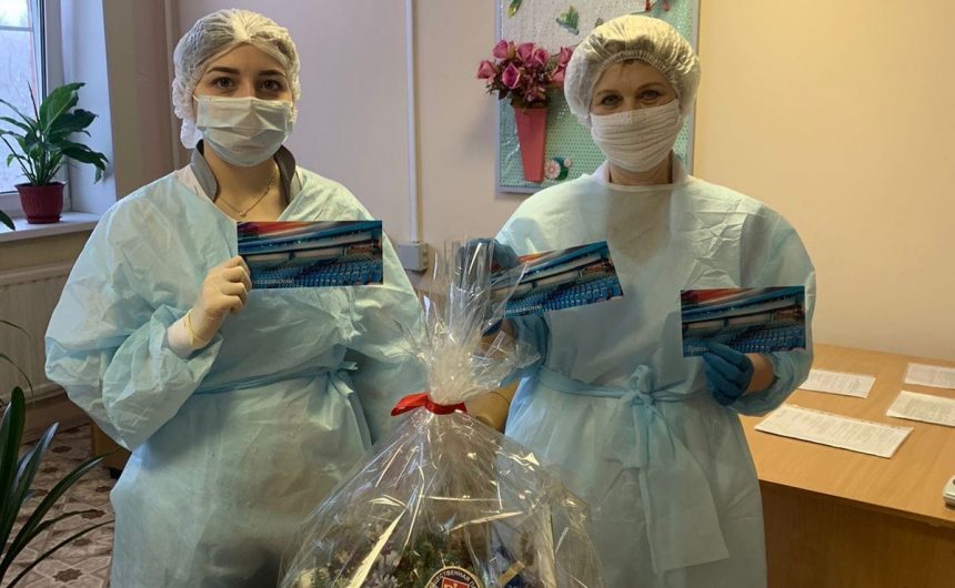 Общественная палата Петербурга передала подарки медицинскому персоналу «Госпиталь для ветеранов войн» Общественная палата Петербурга передала подарки медицинскому персоналу «Госпиталь для ветеранов войн»