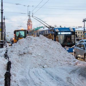 Валерий Солдунов, член Общественной палаты Санкт-Петербурга, председатель Всероссийского общества автомобилистов отметил, что коммунальные службы Санкт-Петербурга не справляются с ликвидацией последствий снегопада