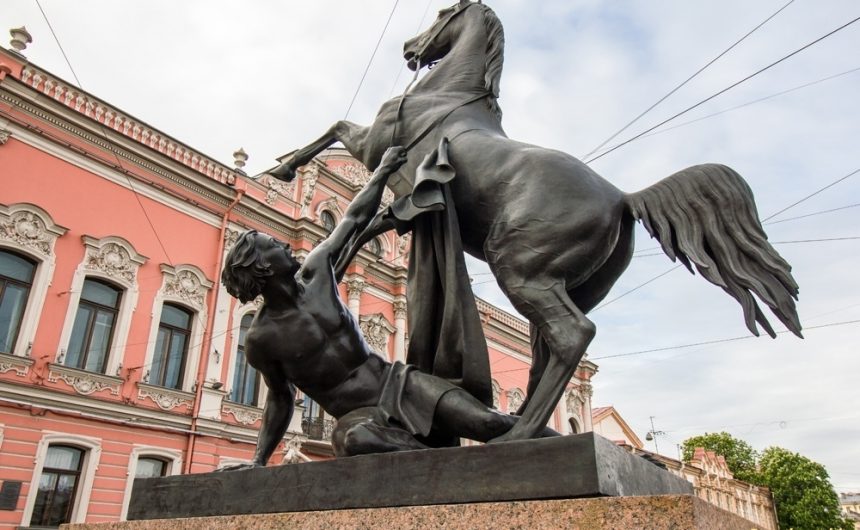 Знаменитый Аничков мост отметил свой юбилей – ему исполнилось 180 лет Знаменитый Аничков мост отметил свой юбилей – ему исполнилось 180 лет