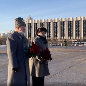 Василий Волобуев, член Общественной палаты Санкт-Петербурга, принял участие в возложении цветов к Монументу героическим защитникам Ленинграда на площади Победы