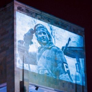 Владимир Гронский, член Общественной палаты Санкт-Петербурга, рассказал о размещении на фасаде здания библиотеки на Московском проспекте фотографий, находящихся в блокадной ленинградской коллекции
