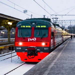 Студенты вузов Петербурга и Ленобласти смогут покупать билеты на электрички дистанционно и со скидкой