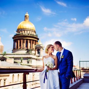 На этой неделе ЗАГСы начнут принимать заявления от пар, которые хотят пожениться осенью