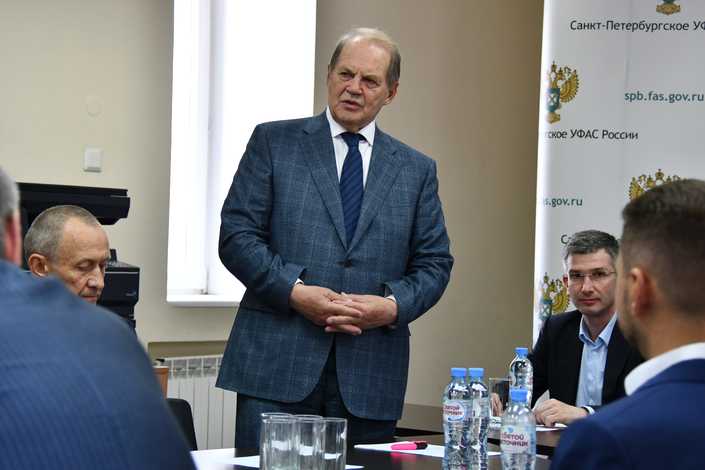 Сегодня свой день рождения празднует член Общественной палаты Санкт-Петербурга — Абелев Георгий Александрович —Президент ООО «Компания Омега» Сегодня свой день рождения празднует член Общественной палаты Санкт-Петербурга — Абелев Георгий Александрович —Президент ООО «Компания Омега»
