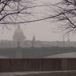 Дожди и холода накрыли Петербург