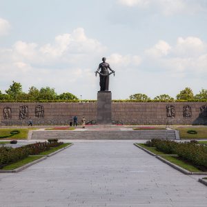 8 мая и 9 мая на Пискаревском мемориале (пр. Непокоренных, 72) состоится Поэтический марафон «Наши павшие — как часовые»