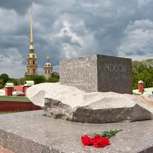 В честь Дня рождения города члены Общественной палаты Санкт‑Петербурга возложат цветы и произведут полуденный выстрел с Нарышкина бастиона Петропавловской крепости