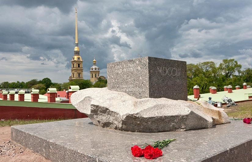В честь Дня рождения города члены Общественной палаты Санкт‑Петербурга возложат цветы и произведут полуденный выстрел с Нарышкина бастиона Петропавловской крепости