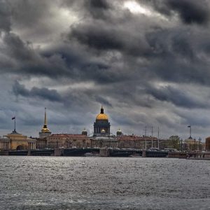Снег и слабый плюс: похолодание в Петербурге выходит на максимум