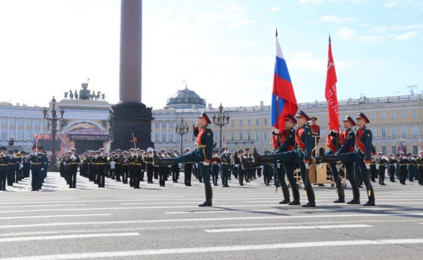 Репетиция парада Победы на полдня перекроет центр Петербурга Репетиция парада Победы на полдня перекроет центр Петербурга