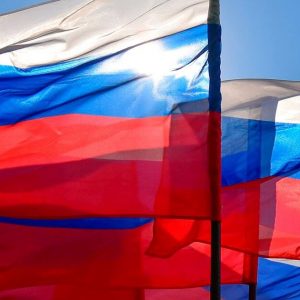 В Совете Федерации предложили поднимать флаг и слушать гимн России перед началом занятий не только в школах, но и в вузах