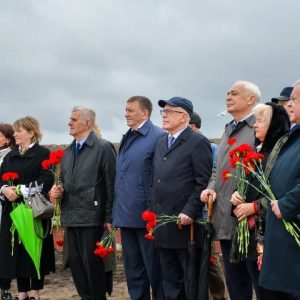 На месте основания города – Государевом бастионе Петропавловской крепости – состоялась традиционная торжественная праздничная церемония