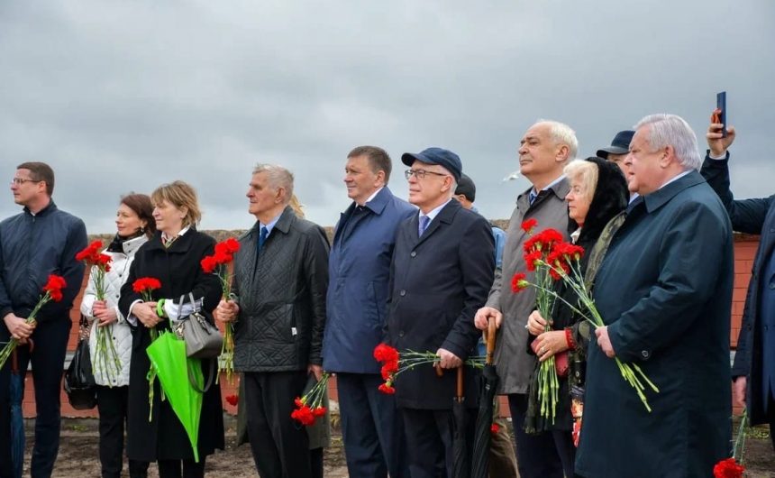 На месте основания города – Государевом бастионе Петропавловской крепости – состоялась традиционная торжественная праздничная церемония На месте основания города – Государевом бастионе Петропавловской крепости – состоялась традиционная торжественная праздничная церемония