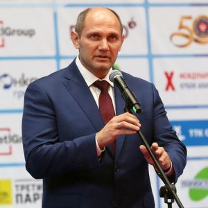 Президент Федерации дзюдо Санкт-Петербурга, член Общественной палаты города Михаил Рахлин порадовался присутствию в зале легендарных спортсменов и рассказал, за счёт чего завоёвывают медали ребята из ДНР