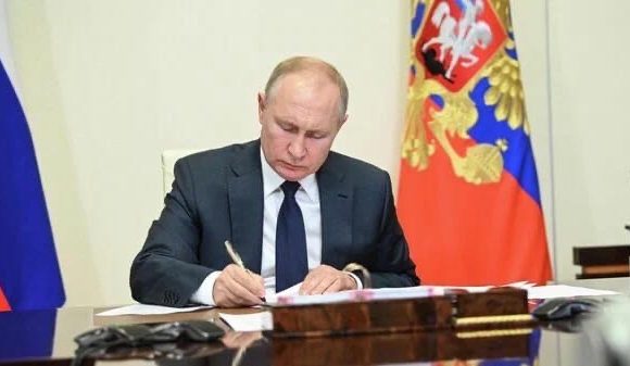 Президент России Владимир Путин подписал указ о проведении в 2023 году в России Года педагога и наставника
