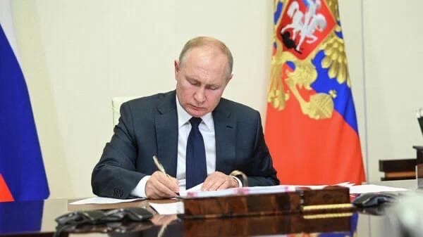 Президент России Владимир Путин подписал указ о проведении в 2023 году в России Года педагога и наставника