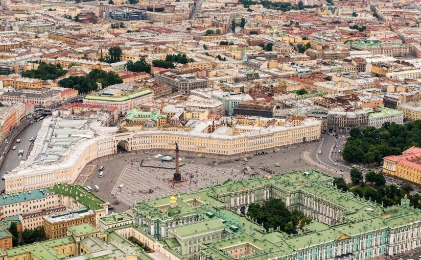 Улицы Петербурга украсят к 350-летию Петра I и ко Дню России