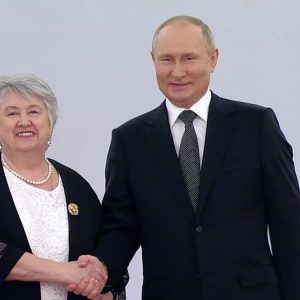 За правозащитную деятельность госпремией отмечена член Общественной палаты Петербурга, президент Санкт-Петербургской ассоциации общественных объединений родителей детей-инвалидов ГАООРДИ Маргарита Урманчеева
