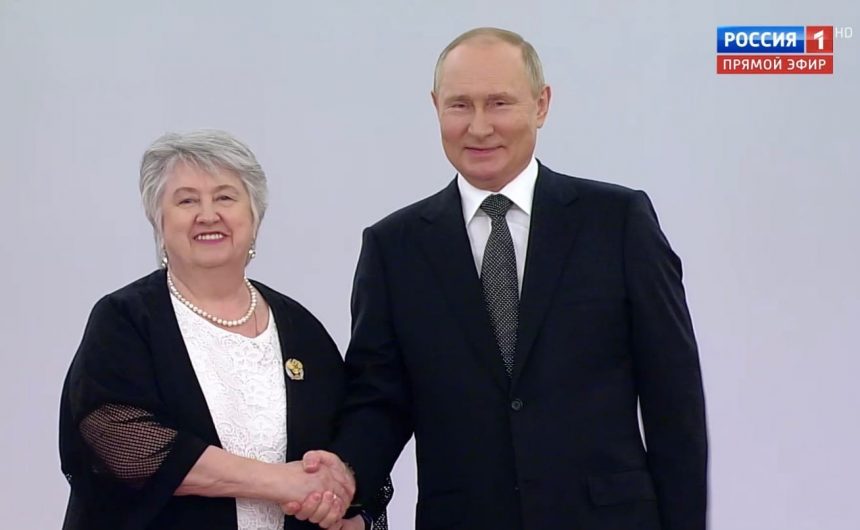 За правозащитную деятельность госпремией отмечена член Общественной палаты Петербурга, президент Санкт-Петербургской ассоциации общественных объединений родителей детей-инвалидов ГАООРДИ Маргарита Урманчеева