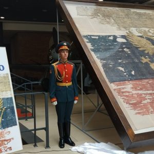 «В честь 350-летнего юбилея со дня рождения Петра Великого старейший российский триколор показали в Петербурге»: об этом рассказал член Общественной палаты Петербурга Георгий Вилинбахов