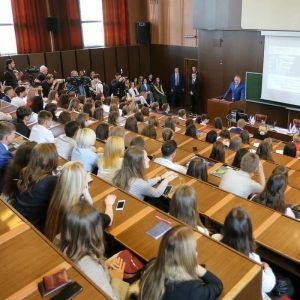 Что могут дать друг другу компании и вузы? Об этом рассказал председатель комиссии по образованию и развитию человеческого потенциала Общественной палаты Санкт-Петербурга, председатель Совета ректоров вузов Петербурга и Ленобласти Алексей Демидов