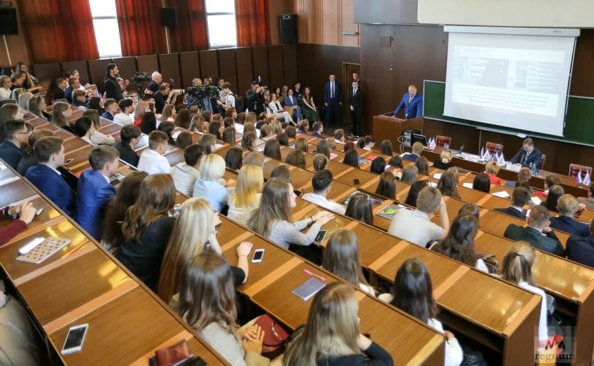 Что могут дать друг другу компании и вузы? Об этом рассказал председатель комиссии по образованию и развитию человеческого потенциала Общественной палаты Санкт-Петербурга, председатель Совета ректоров вузов Петербурга и Ленобласти Алексей Демидов Что могут дать друг другу компании и вузы? Об этом рассказал председатель комиссии по образованию и развитию человеческого потенциала Общественной палаты Санкт-Петербурга, председатель Совета ректоров вузов Петербурга и Ленобласти Алексей Демидов
