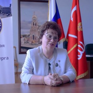 О традициях в школьном образовании, мы решили поговорить с членом Общественной палаты Петербурга Ларисой Александровной Листовой, взяв у нее интервью