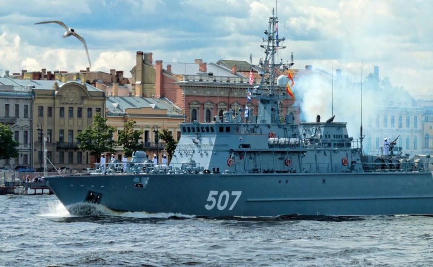 Сегодня, 31 июля, в День Военно-морского флота России в Санкт-Петерубрге пройдёт Главный военно-морской парад Сегодня, 31 июля, в День Военно-морского флота России в Санкт-Петерубрге пройдёт Главный военно-морской парад