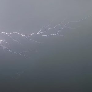 Сегодня объявлен «жёлтый» уровень опасности из-за грозы