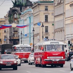 Коснется ли увеличение скорости до 150 км/ч городских дорог? Своим мнением на этот счет поделился член Общественной палаты Петербурга Валерий Солдунов