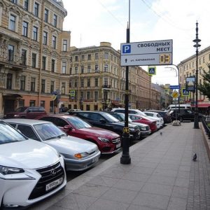 Как в Петербурге борются с нарушителями правил парковки во дворах: на этот вопрос ответил член Общественной палаты Петербурга Валерий Солдунов