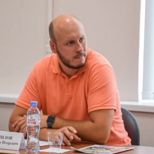 Член Экспертного совета Общественной палаты Петербурга Святослав Данилов отметил, что город нужно сделать удобным для всех видов транспорта, а также для маломобильных граждан