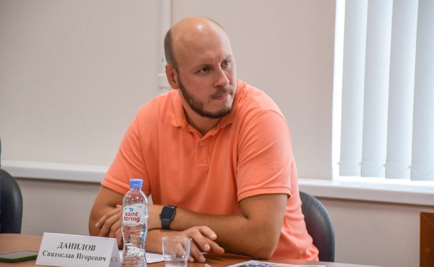 Член Экспертного совета Общественной палаты Петербурга Святослав Данилов отметил, что город нужно сделать удобным для всех видов транспорта, а также для маломобильных граждан Член Экспертного совета Общественной палаты Петербурга Святослав Данилов отметил, что город нужно сделать удобным для всех видов транспорта, а также для маломобильных граждан