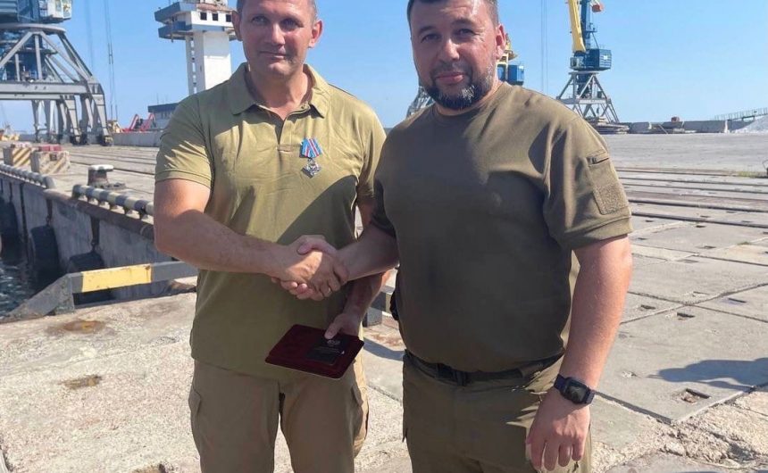 Михаил Рахлин, председатель комиссии по молодежной политике, развитию добровольчества, патриотическому воспитанию и спорту Общественной палаты Санкт-Петербурга награждён знаком отличия «За заслуги перед Донецкой Народной Республикой» III степени