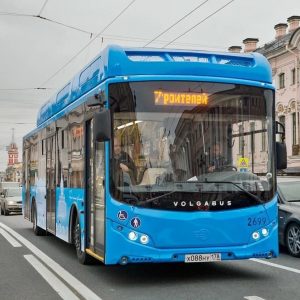 Член Общественной палаты Санкт-Петербурга Дмитрий Солонников рассказал, как меняется Петербург с появлением на улицах лазурных автобусов