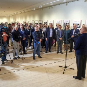В Петропавловской крепости открылась выставка «Архитектура как искусство»: об этом рассказал член Общественной палаты Санкт-Петербурга Владимир Гронский