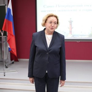 В День знаний председатель Общественной палаты Санкт-Петербурга Ирина Соколова приняла участие в торжественной церемонии вручения студенческих билетов первокурсникам Санкт-Петербургского государственного института психологии и социальной работы
